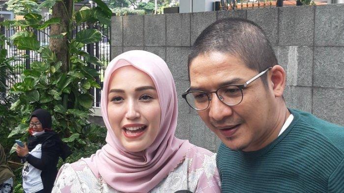 Adelia Wilhelmina, istri Pasha Ungu curhat rugi miliaran karena bisnis bareng sahabat.