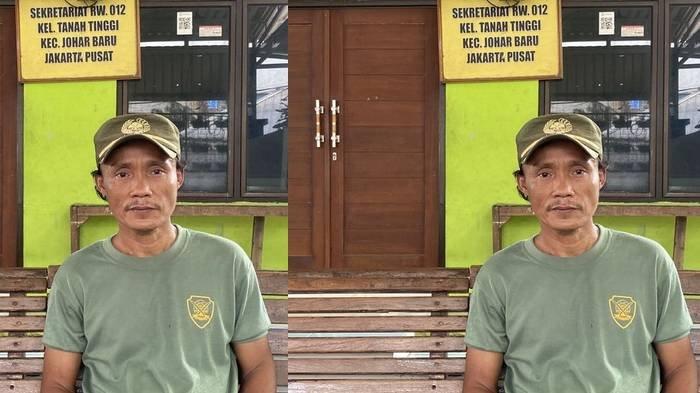 Agusyadi (50), seorang warga RT 6 RW 12 Kelurahan Tanah Tinggi, Johar Baru, Jakarta Pusat, memilih tidur di sekretariat RW lantaran rumahnya tak cukup menampung anggota keluarga.