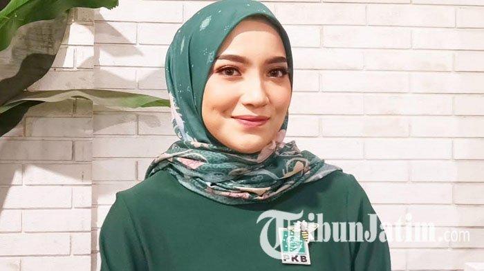 Ais Shafiyah Asfar, caleg muda dari PKB saat ditemui TribunJatim.com di Surabaya, Kamis (13/7/2023). Ais siap berebut kursi DPRD Surabaya pada Pemilu 2024.