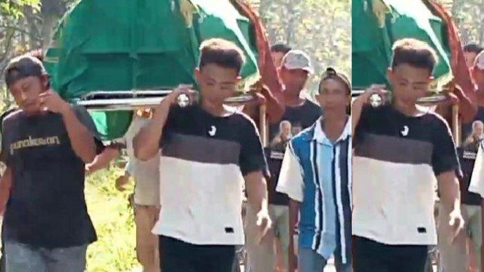 Akhirnya ikhlas puluhan warga di Jombang pilih tandu jenazah dengan berjalan kaki 3km karena tidak dipinjami ambulans oleh Pemerintah Desa setempat.