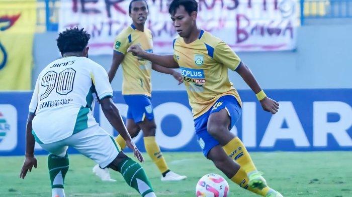 GRESIK UNITED KE LIGA 3 - Aksi para pemain Gresik United Saat di Liga 2 musim lalu.