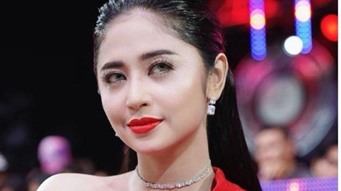 Dewi Perssik dihujat karena sebut rumah haters seperti kandang sapi.