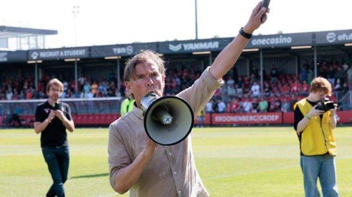 Nama Alex Pastoor ramai disoroti karena disebut akan bergabung dengan Timnas Indonesia di jajaran pelatih. Alex akan menjadi salah satu asisten Patrick Kluivert dalam menukangi Timnas Indonesia.