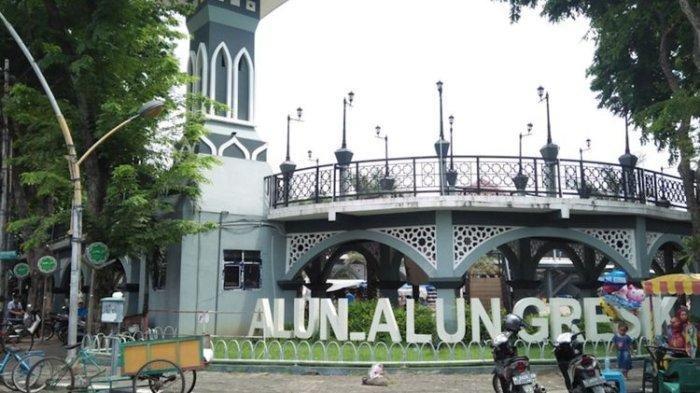 Alun-alun Gresik.