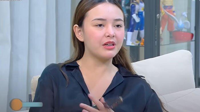 Amanda Manopo saat di acara SauRans. Pemeran Andin ini diketahui mendatangi lokasi syuting Ikatan Cinta saat Arya Saloka cuti, Kamis (6/4/2023).