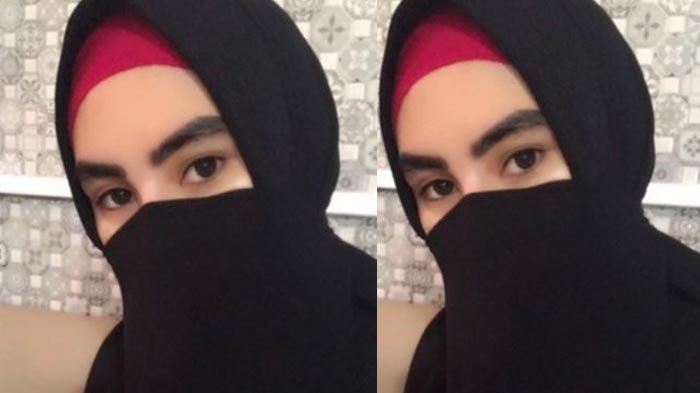 Amarah Kartika Putri dituduh hijrah karena takut ketahuan prostitusi artis.