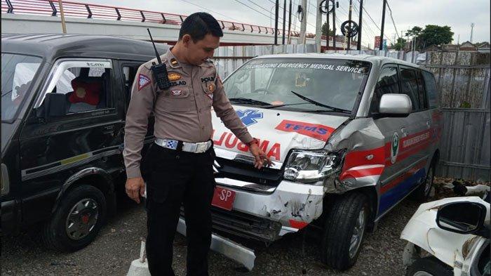 Ambulans milik Dinas Kesehatan yang dioperasikan Puskesmas Kedungwaru kecelakaan saat dipakai angkutan halal bihalal, Kamis (18/4/2024)