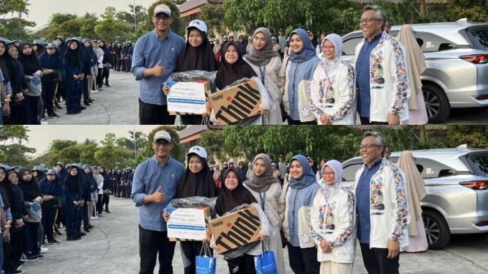 LOLOS ITB - Risma Dewi Mulyani dan Sofi Rizqa Agustiani. Risma, putri seorang pedagang pasar dan Sofi, putri seorang tukang las rel kereta api, yang berhasil menembus gerbang ITB.