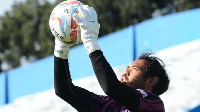 Arema FC pinkamkan kiper Adixi Lenzivio ke PSMS Medan