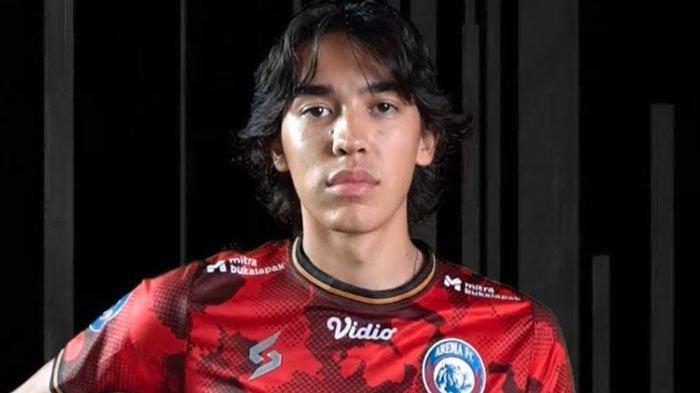 Arema FC resmi memperkenalkan kiper asing Julian Schwarzer Garcia sebagai rekrutan anyar di Liga 1 2023-2024, Kamis (20/7/2023).