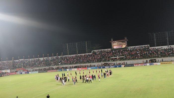 Atmosfer Stadion Gelora Bangkalan saat Madura United menjamu PSIS Semarang, Sabtu (5/8/2023).