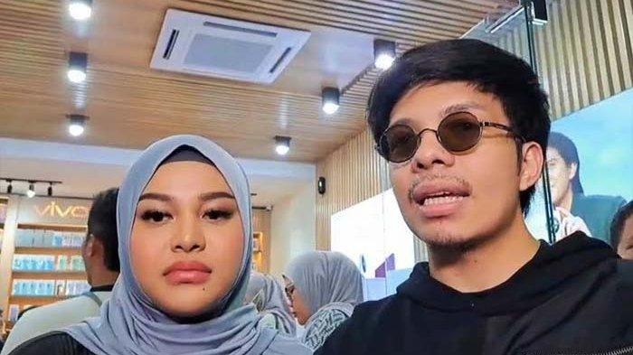 Atta Halilintar dan Aurel Hermansyah - Atta Halilintar menjadi korban video hoaks yang menunjukkan wajah dirinya direkayasa promosikan dugaan judi online