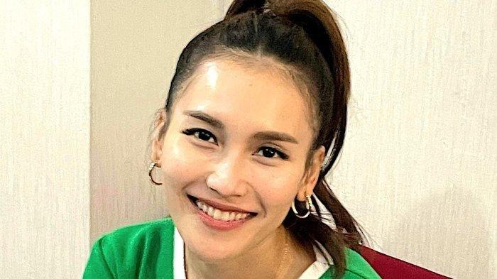 AYU TING TING - Ayu Ting Ting ketika ditemui di kawasan Tendean, Mampang Prapatan, Jakarta Selatan, Selasa (18/3/2025). 