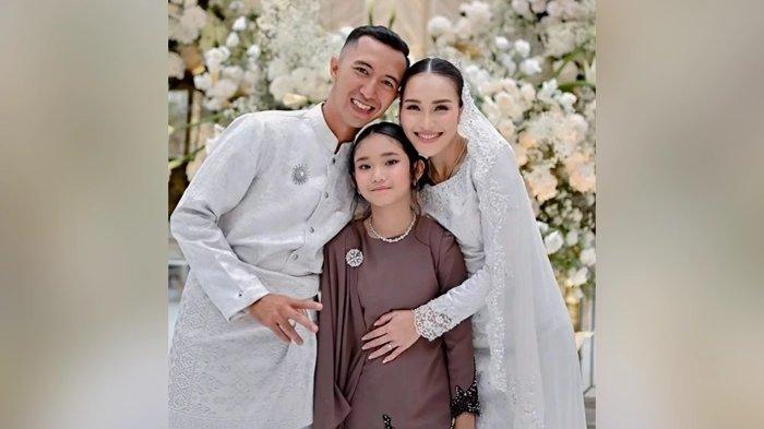 Ayu Ting Ting tak menampik jika putrinya, Bilqis, menjadi penentu dirinya bersedia menerima lamaran anggota TNI, Muhammad Fardhana. Ini karena Ayu juga mempertimbangkan perasaan Bilqis yang dulu menentang sang ibu menikah lagi.