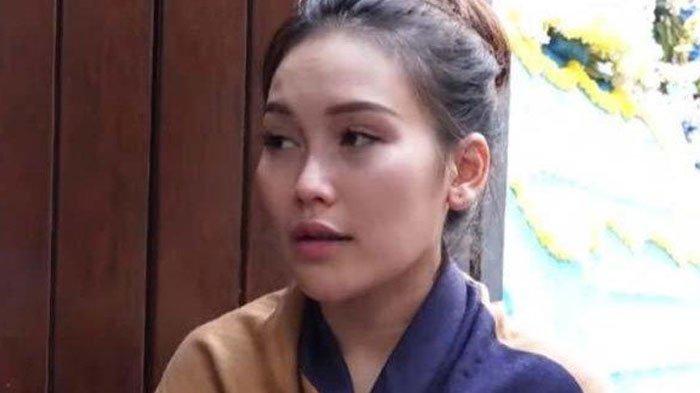 Ayu Ting Ting mengungkapkan kondisi Ayah Rozak dan Umi Kalsum yang kini masih sedih setelah kehilangan cucu tercinta