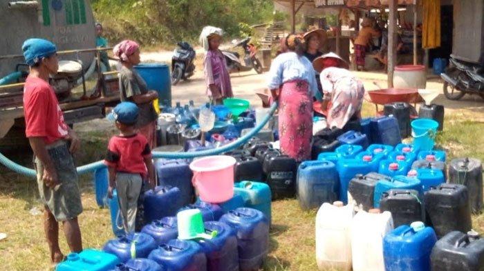 BPBD Bangkalan beserta PDAM hingga saat ini masih menyalurkan bantuan air bersih kepada 53 desa yang tersebar di sembilan kecamatan terdampak musim kekeringan. Sejak Juli, total sebanyak 846 ton liter yang telah disalurkan