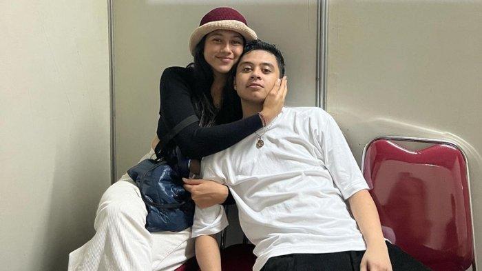 Jalinan asmara antara Bastian Steel (Bastian Bintang) dan Sitha Marino tak pernah gagal mencuri perhatian netizen. 