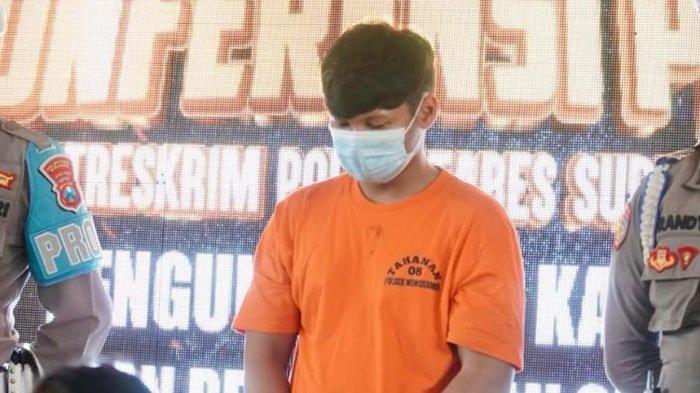 MERINGKUK MALU - Heri Kusuma warga Tempuran, Dawar Blandong Mojokerto melakukan aksi tipu gelap sepeda motor sport. Dia kini ditahan di Polrestabes Surabaya.