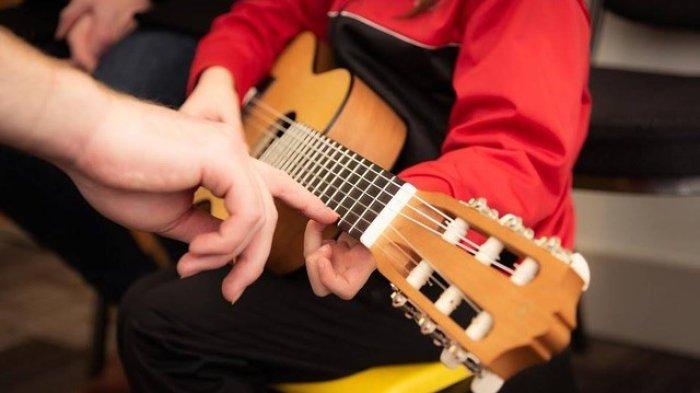 Chord dan Lirik Lagu Ginio - GildCoustic, Banyak Dinyanyikan Trending