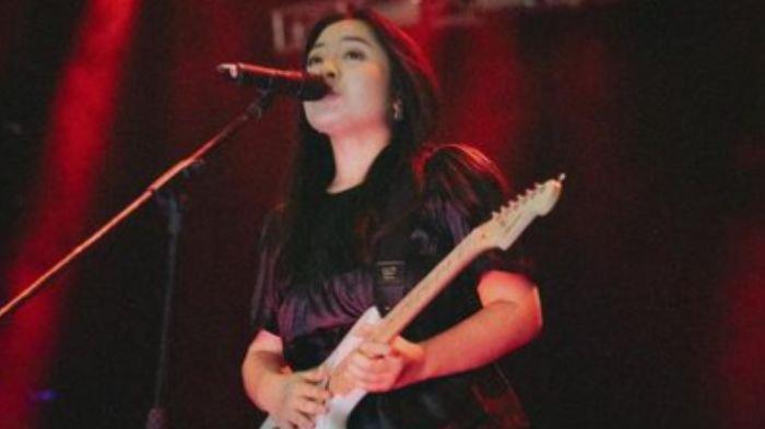 Chord Gitar Untungnya Bumi Masih Berputar, Lagu Bernadya Viral di TikTok: Hidup Harus Tetap Berjalan - Tribunjatim.com