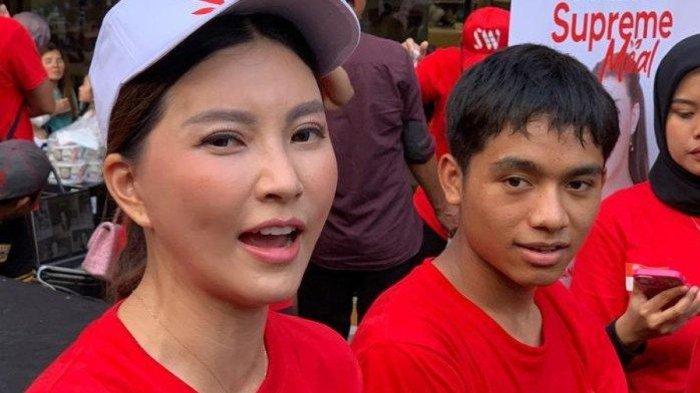 BETRAND DIIZINKAN PACARAN - Sarwendah dan Betrand Peto ketika ditemui di Kemayoran, Jakarta Pusat, Minggu (12/8/2024) silam. Betrand Peto saat ini telah diberi izin oleh Sarwendah untuk menjalin hubungan dengan seseorang, Kamis (30/1/2025).