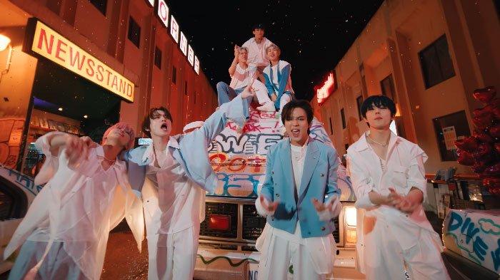 Tangkapan layar video klip Broken Melodies. Single pra-rilis dari album ketiga NCT Dream yang trending di YouTube.