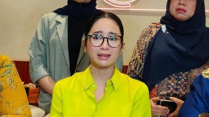 Artis Bunga Zainal mengaku trauma dengan investasi usai menjadi korban penipuan oleh temannya sendiri.