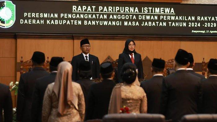 50 Anggota DPRD Banyuwangi Terpilih Dilantik, Bupati Ipuk Ajak Dewan Bersinergi Majukan Daerah