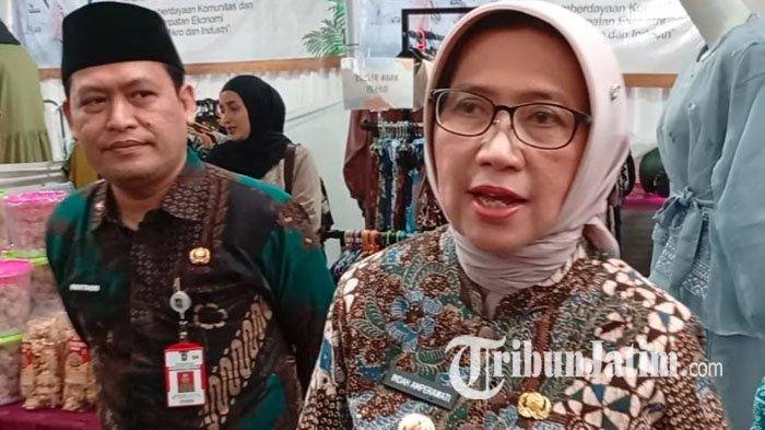 SEKOLAH RAKYAT - Bupati Lumajang, Indah Amperawati Masdar saat dikonfirmasi perihal rencana Sekolah Rakyat. Pemkab Lumajang berencana menempatkan Sekolah Rakyat bersebelahan dengan Universitas Jember (Unej) kampus Lumajang, di Dusun Prayuana, Desa Ranupakis, Kecamatan Klakah, Kamis (10/4/2025).