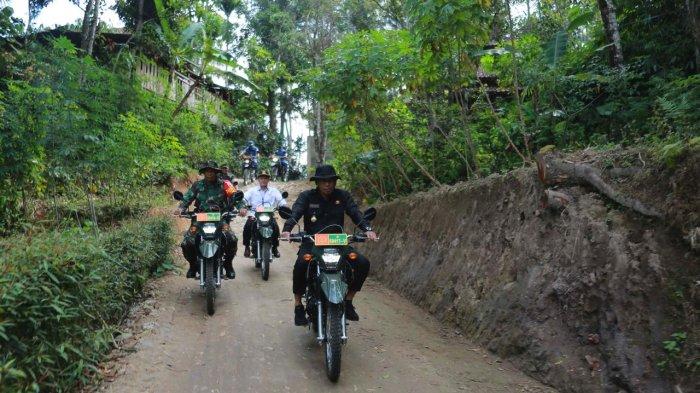 Bupati Ponorogo, Sugiri Sancoko bersama Forpimda saat mengunjungi sasaran TMMD ke 121 di Desa Selur