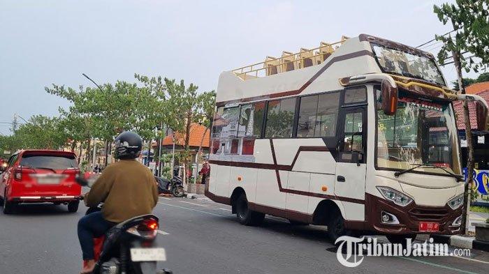 Bus Bandar Grissee di jalan Basuki Rahmat, Kamis (21/12/2023)