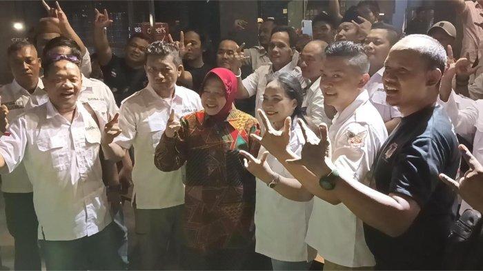 Calon Gubernur Jatim nomor urut 3 Tri Rismaharini atau Risma saat menghadiri deklarasi dukungan dari Barisan Relawan Indonesia Maju-08 (Brim-08) untuk Pilgub Jatim 2024 di Surabaya, Selasa (25/9/2024) malam. 