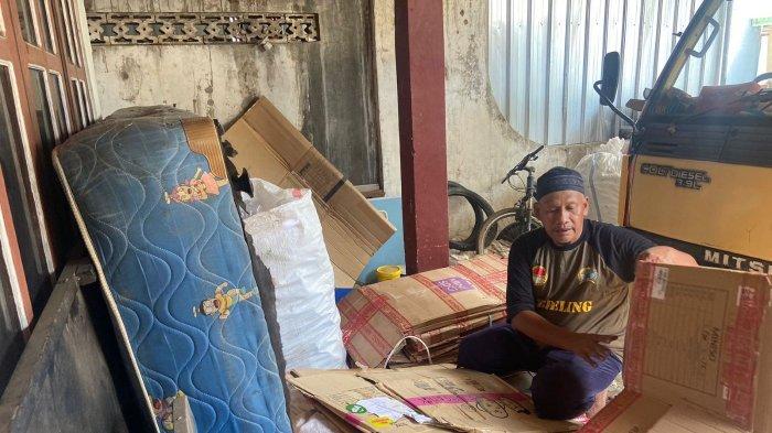 Cerita Pemulung di Ponorogo Naik Haji, Mbah Tono tetap mulung setiap hari, Sabtu (4/5/2024)