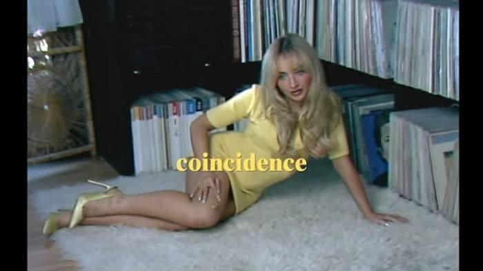 Chord gitar lagu Coincidence yang dinyanyikan Sabrina Carpenter.