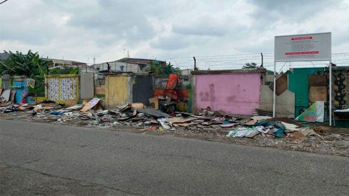Lahan depan Cluster Setia Mekar Residence 2, Tambun Selatan, Kabupaten Bekasi, yang turut terdampak penggusuran, Senin (3/2/2025). Pihak pengembang heran tak ada BPN saat penggusuran.
