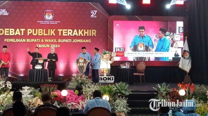 Debat Terakhir Pilkada Jombang 2024: Paslon Nomor Urut 2 Warsubi dan KH Salmanudin Yazid saat Debat Terkahir Pilkada Jombang di Hotel Yusro Jombang, Sabtu (16/11/2024).