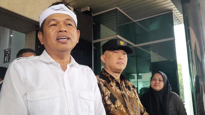 KEBIJAKAN KB VASEKTOMI - Foto arsip Gubernur Jawa Barat Dedi Mulyadi di Kantor Bupati Karawang, Selasa (4/3/2025). Dedi baru-baru ini mengeluarkan kebijakan penerima bantuan sosial di provinsinya untuk KB vasektomi.