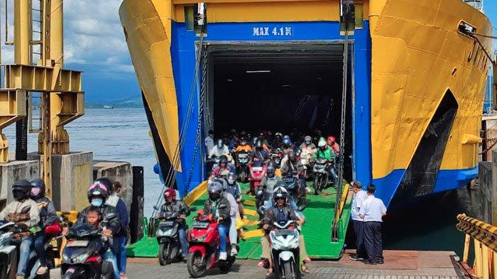 Dermaga yang melayani penyeberangan Ketapang-Lembar di Banyuwangi, 2023.