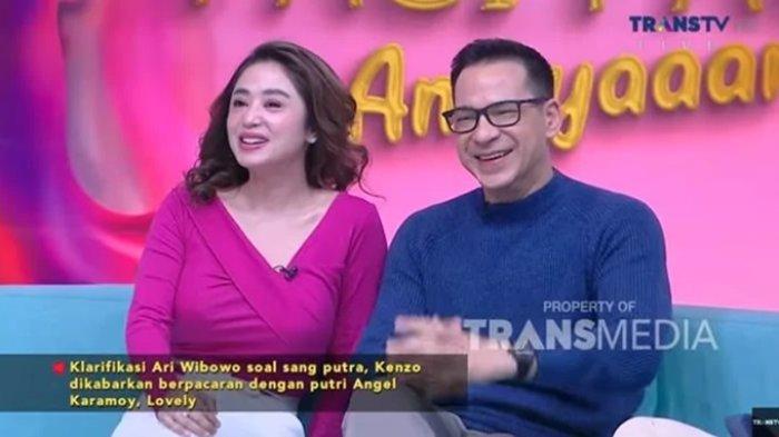 Dewi Perssik langsung salting saat dipertemukan dengan Ari Wibowo. Keduanya lantas dijodohkan di tengah gosip miring yang menyebut kekasih pilot Depe, Rully, berselingkuh.