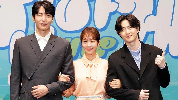 Drama Korea Behind Your Touch menceritakan tentang dokter hewan yang rajin dan sibuk bernama Bong Ye Bun (Han Ji Min). Wanita itu entah bagaimana mendapatkan kemampuan psikometri.