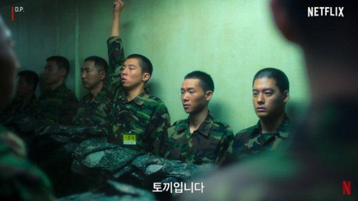Berlatar waktu pada tahun 2014, D.P. bercerita tentang sebuah tim kepolisian militer Korea yang memiliki misi untuk menangkap pembangkang. D.P menonjolkan sisi kelam wajib militer. Penindasan dan perpeloncoan diperlihatkan di drama ini. Sementara itu, Song Duk Ho juga muncul sebagai cameo. Ia memakai seragam layaknya anggota militer.