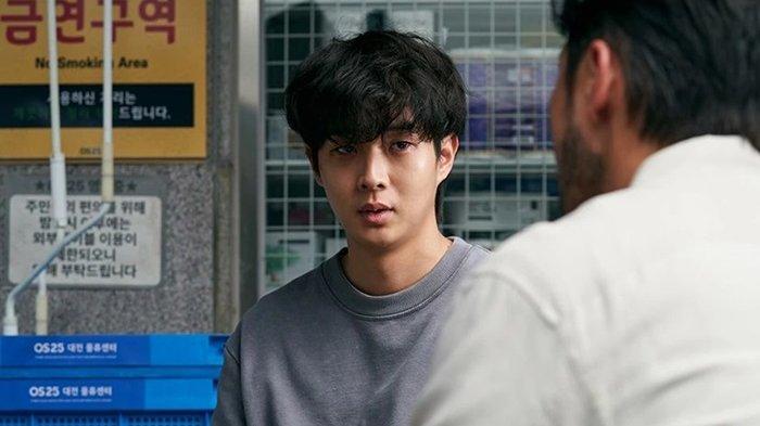 Dalam drama Korea Netflix baru ‘A Killer Paradox’, Choi Woo Shik terlibat adegan ranjang yang tidak disangka-sangka oleh penonton. Adegan itu membuat syok karena tingkat eksposurnya.