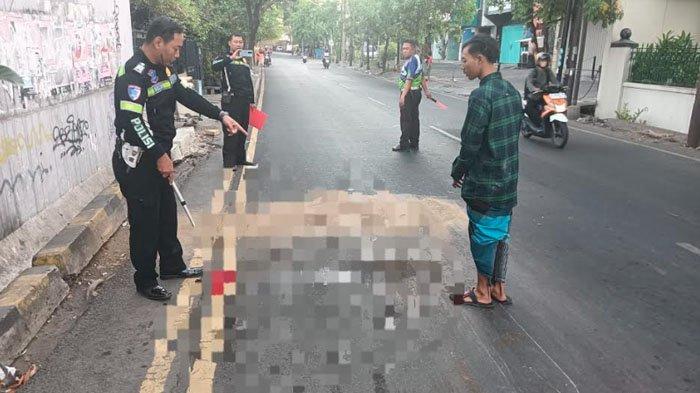 Dua motor terlibat kecelakaan maut di Surabaya, tepatnya di Jalan Upa Jiwa, Ngagel, Wonokromo, Surabaya, Kamis (17/10/2024) dini hari.