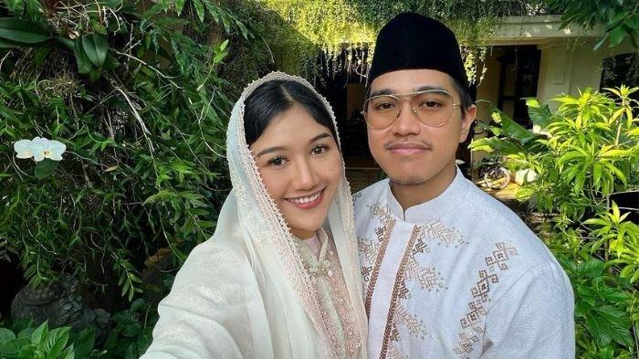 Erina Gudono membeberkan sikap Kaesang sejak terjun ke dunia politik. Menurutnya, kelakuan sang suami berubah.
