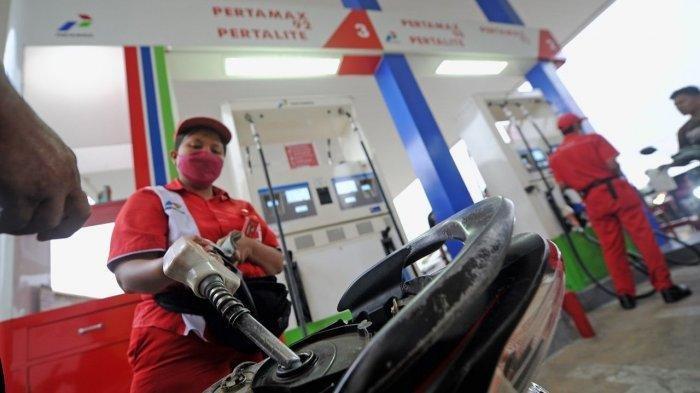 PERTALITE DIOPLOS PERTAMAX - PT Pertamina Patra Niaga, Sub Holding Commercial & Trading PT Pertamina mencatat terdapat 50 ribu kendaraan telah mendaftar sebagai pengguna BBM Subsidi ), sejak pendaftaran dibuka pada 1 Juli 2022 hingga hari keempat (4 Juli 2022). Ramai Pertalite dioplos denga Pertamax, apa dampaknya buat mesin?