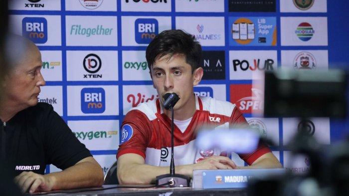 Gelandang Madura United, Francisco Rivera.