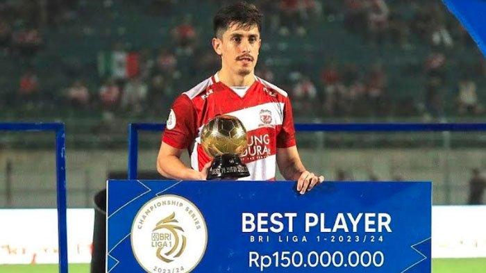 Francisco Rivera menerima penghargaan pemain terbaik Liga 1 2023/2024. Kini Francisco Rivera resmi berpisah dengan Madura United, Kamis (13/6/2024).