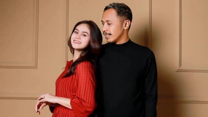 Furry Setya pemeran ‘Mas Pur’ dalam sinetron ‘Tukang Ojek Pengkolan’ (TOP) membantah cerai dari sang mantan istri, Dwinda Ratna dikarenakan masalah ekonomi. Furry pun membongkar sejumlah aset yang telah ia berikan ke eks istri.