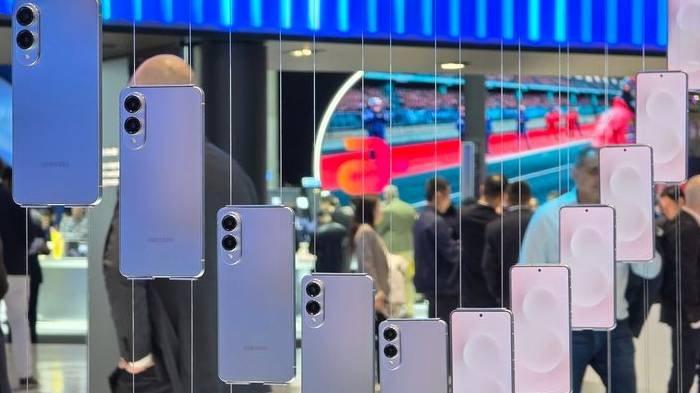 HARGA SAMSUNG - Menurut pembocor gadget (tipster) kenamaan leaker Ice Universe, Galaxy S25 Edge bakal dibanderol dengan harga yang mirip dengan Galaxy S25 Plus, yakni perkiraan harga awal sekitar 999 dollar AS (sekitar Rp 16,2 juta).