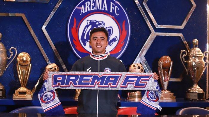 Ghufroni Al Ma’ruf saat diperkenalkan oleh Arema FC sebagai rekrutan anyar di musim ini